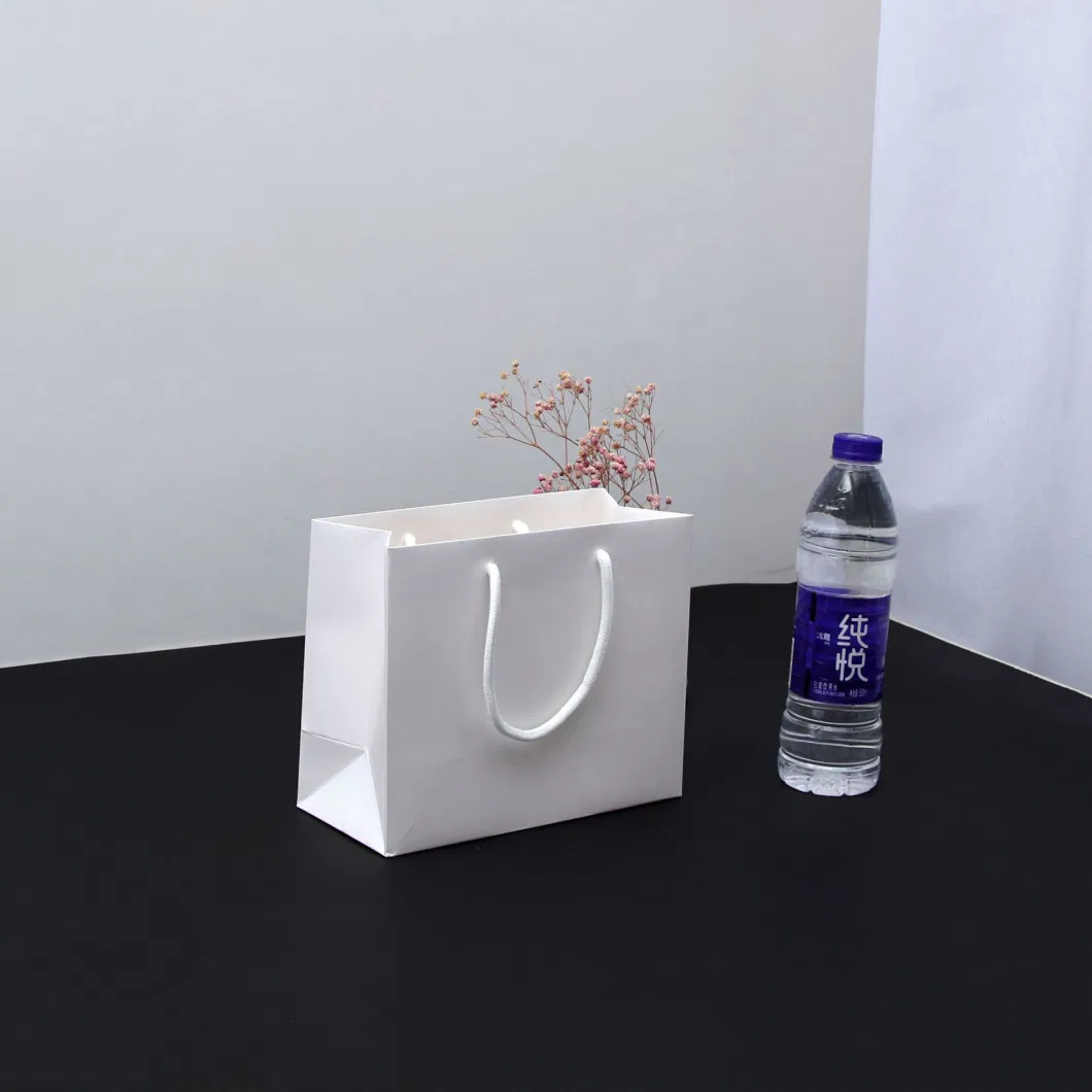 Customized White Color 220GSM Ivory Paper Gift Tote Bag Paper Bag for Cloth Shop